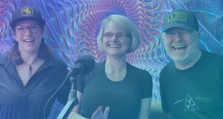 Lance Lambert, CMO von Grove Bags, macht einen Podcast im Haze Radio Studio