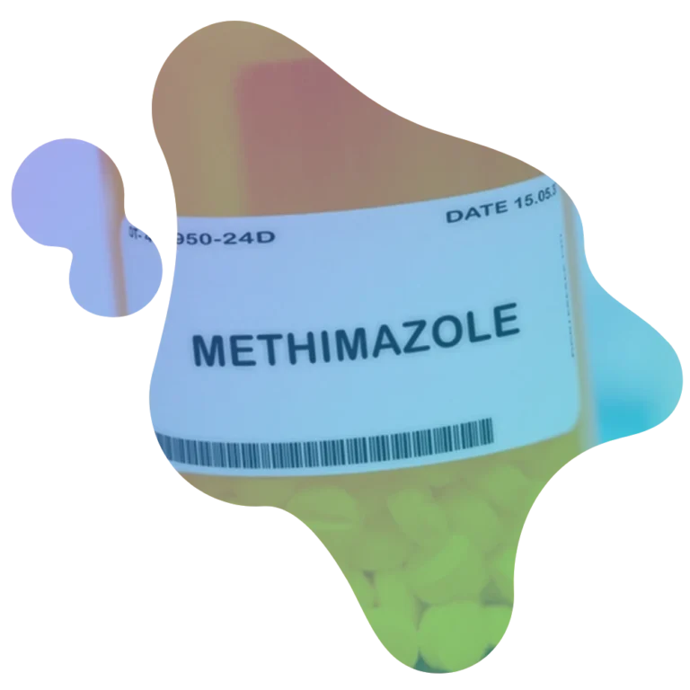 Methimazol-Pillen in einem Glas in einem Klecks